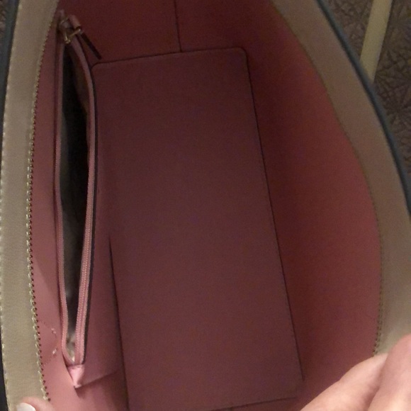 Kate Spade Spring Tote!👛 - Picture 4 of 4